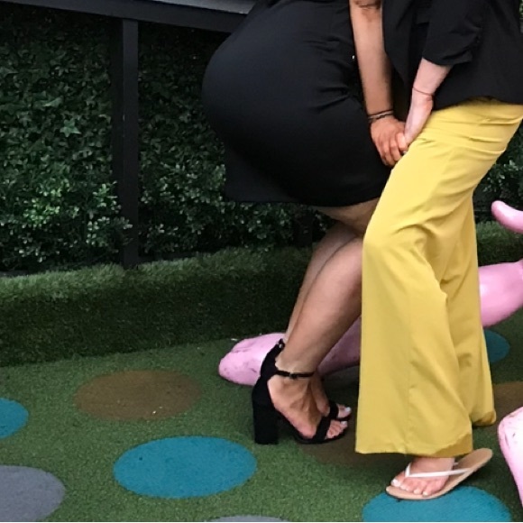 Steve Madden classic black suede chunky pump. - Picture 4 of 6